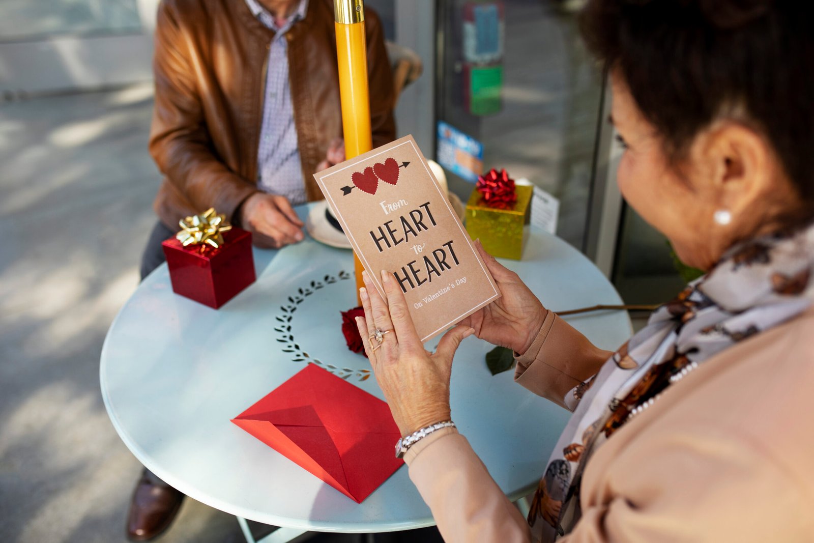 Women reading custom card